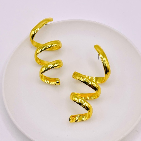 NEW Gold Spiral Earrings - Picture 3 of 4